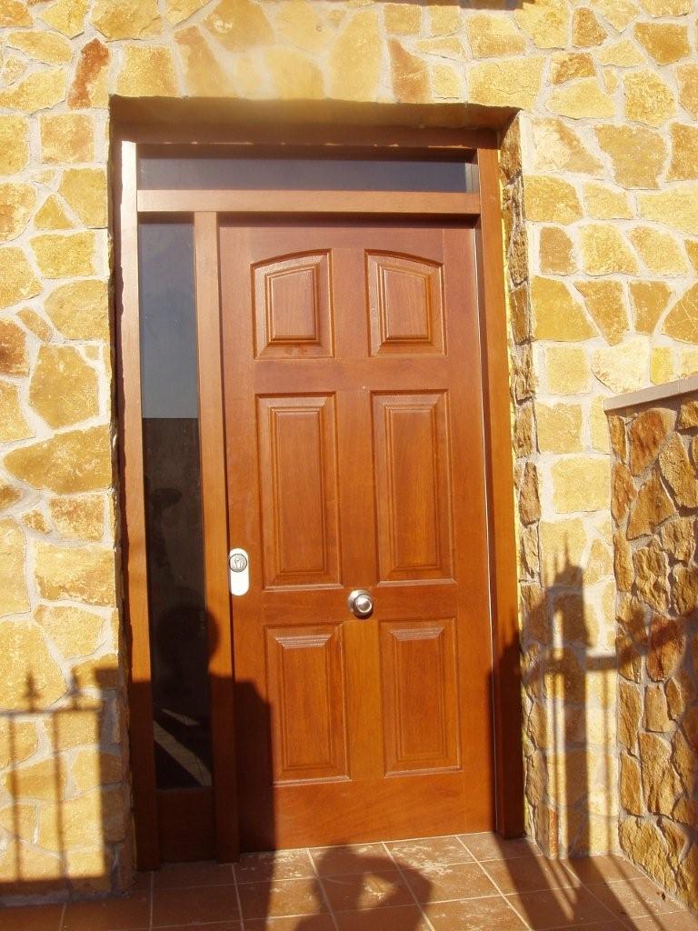 puerta madera chalet