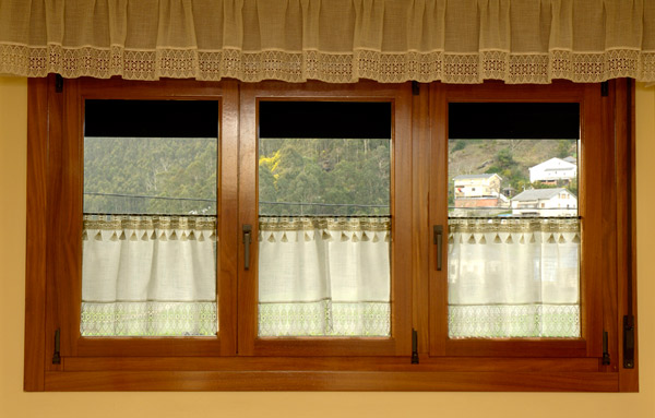 ventana 3 hojas iroko